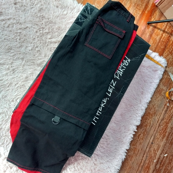 SOLD! Super wideleg red&black deep pocket skater jeans w/red stitching & d-rings - Picture 10 of 11